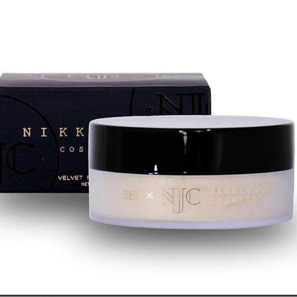Nikkia Joy Cosmetics Velvet Finishing Powder - UNSCENTED - Picture 3 of 8